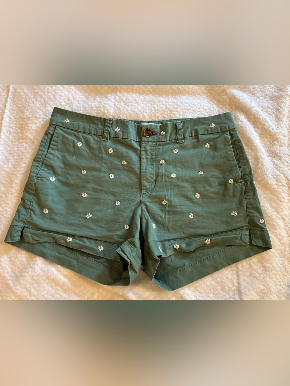 Old Navy Everyday Short Army Sage Green Daisy Floral Shorts Y2K Preppy Stretch 6